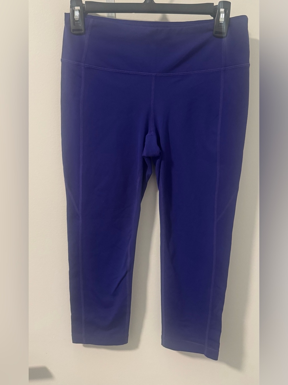 Athleta Revelation Leggings size M Workout Yoga Pants Cropped Purple